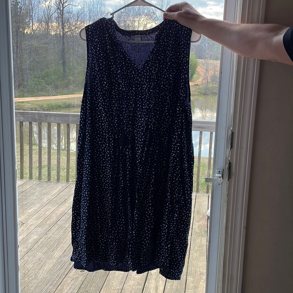 This is an Old Navy dress. It’s only been worn once. It’s XL